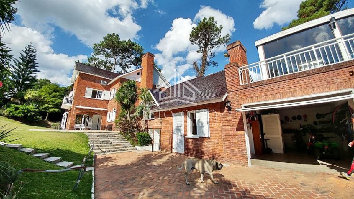 Casa en venta Playa Mansa  7 dormitorios