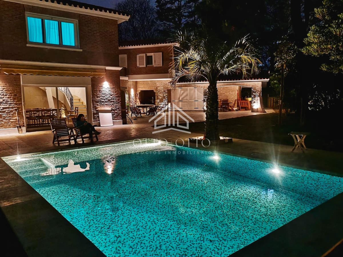 Venta casa siete dormitorios punta del este playa mansa piscina