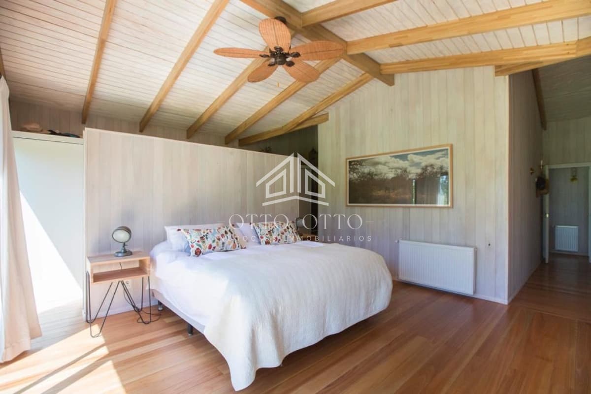 Venta casa tres dormitorios La Barra moderno