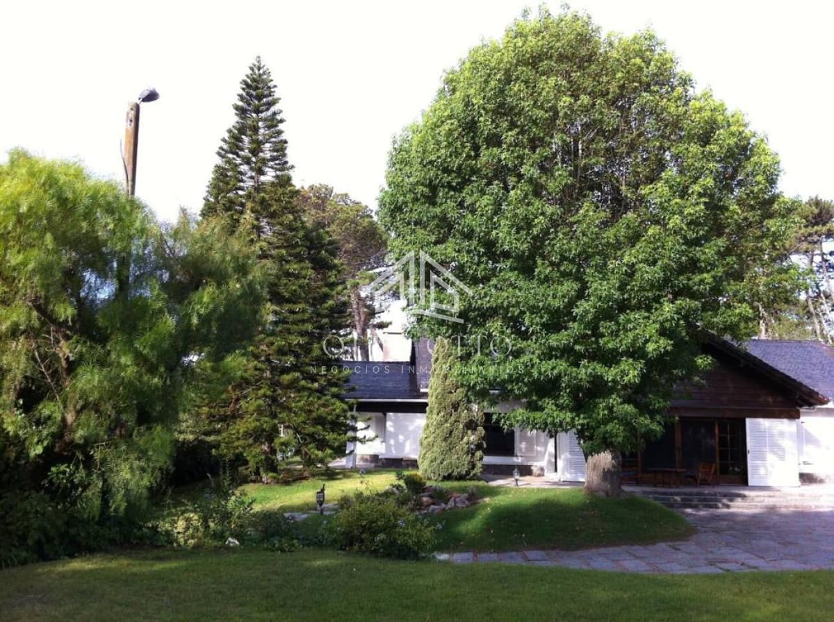 Casa en venta 6 dorm playa Mansa