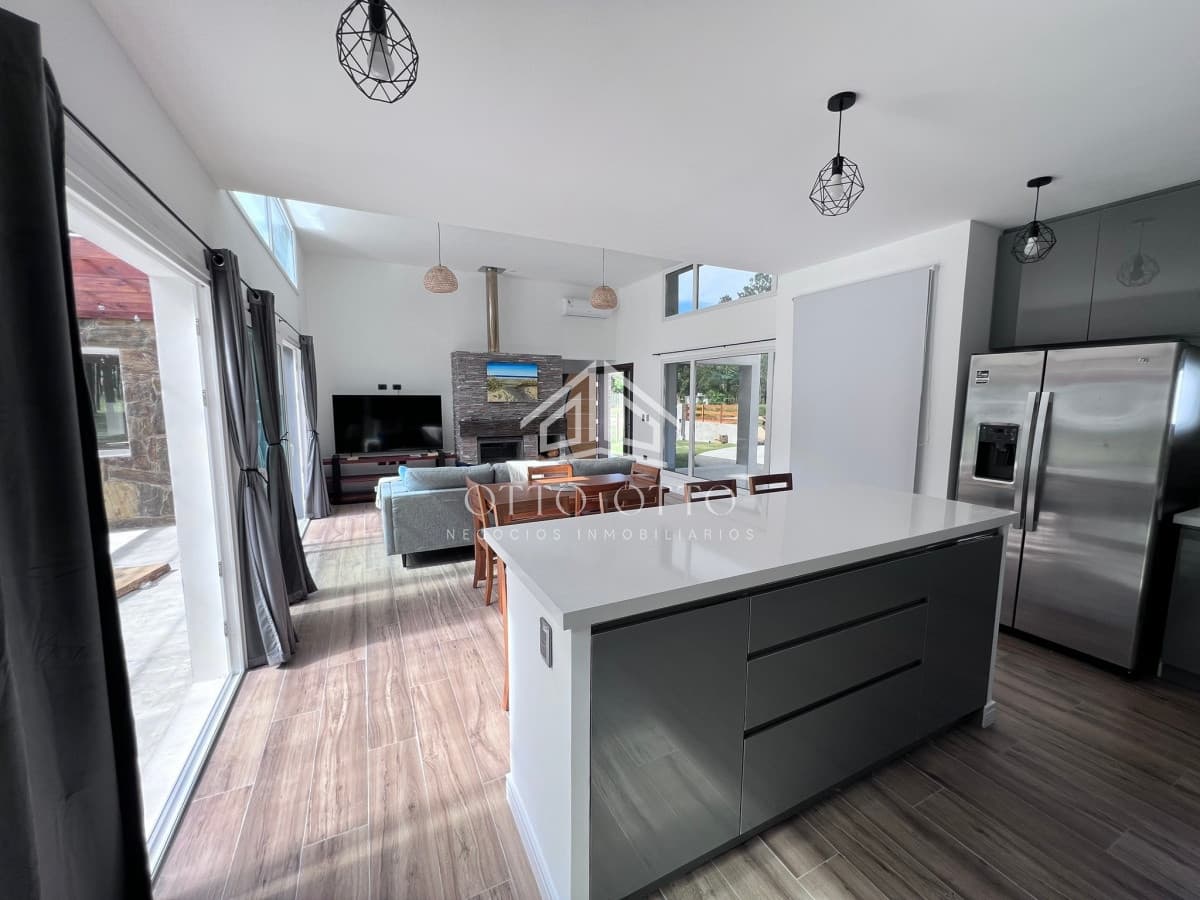 Casa en venta de 3 dormitorios y 3 baños, Chacras del Pinar