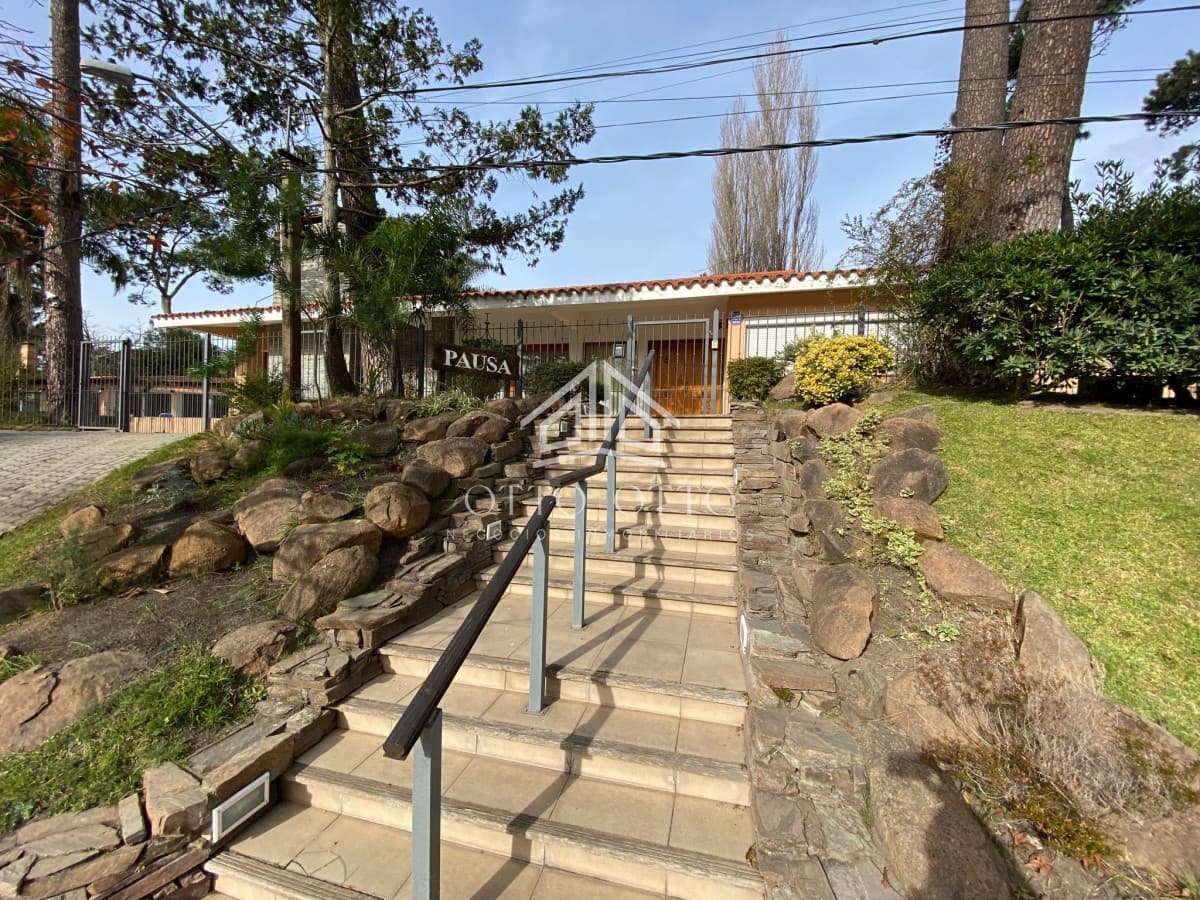 Casa en venta Lugano 5 dormitorios