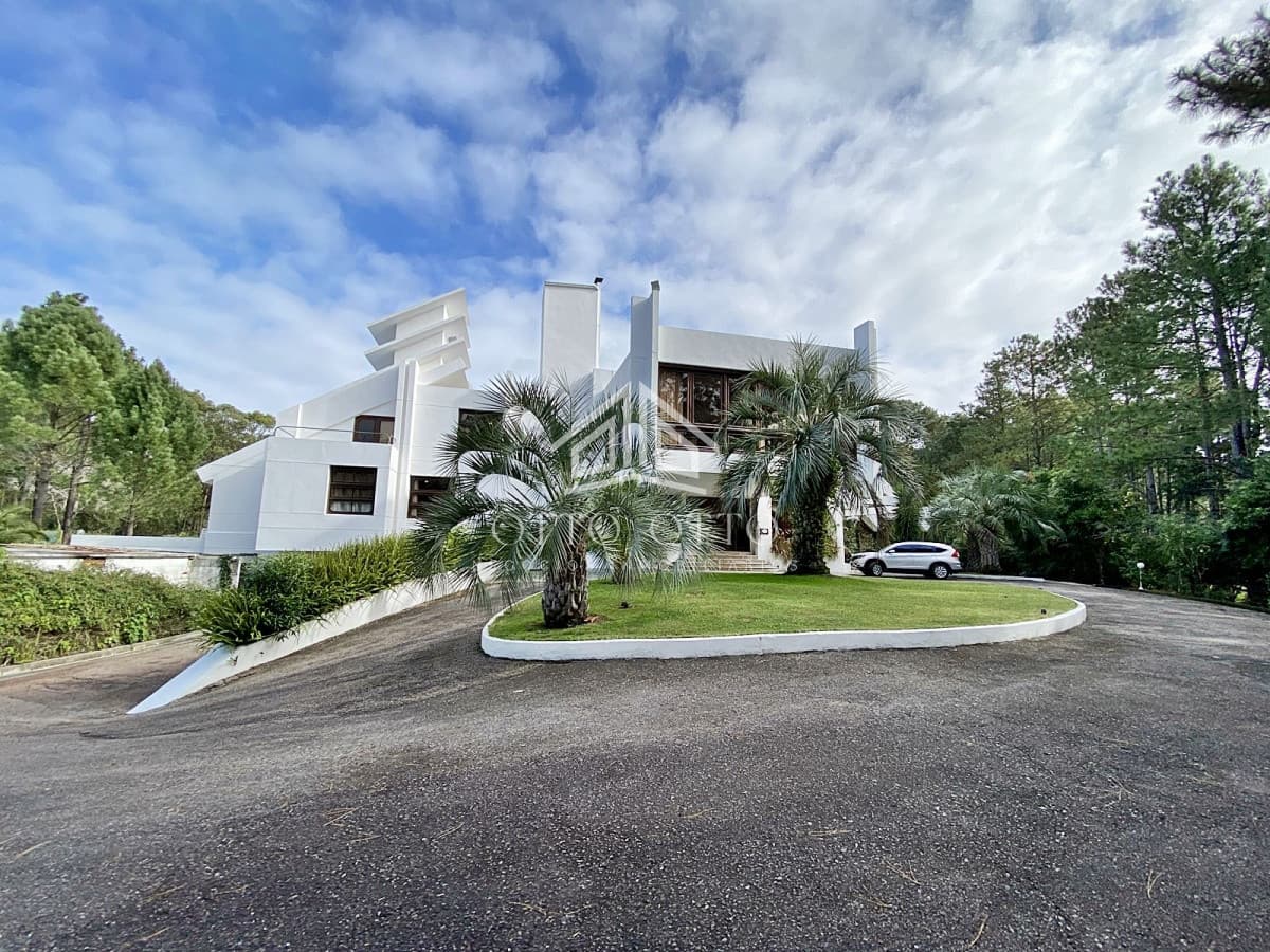 Magnifica residencia en Club del Lago