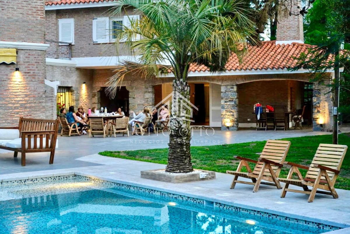 Venta casa siete dormitorios punta del este playa mansa piscina