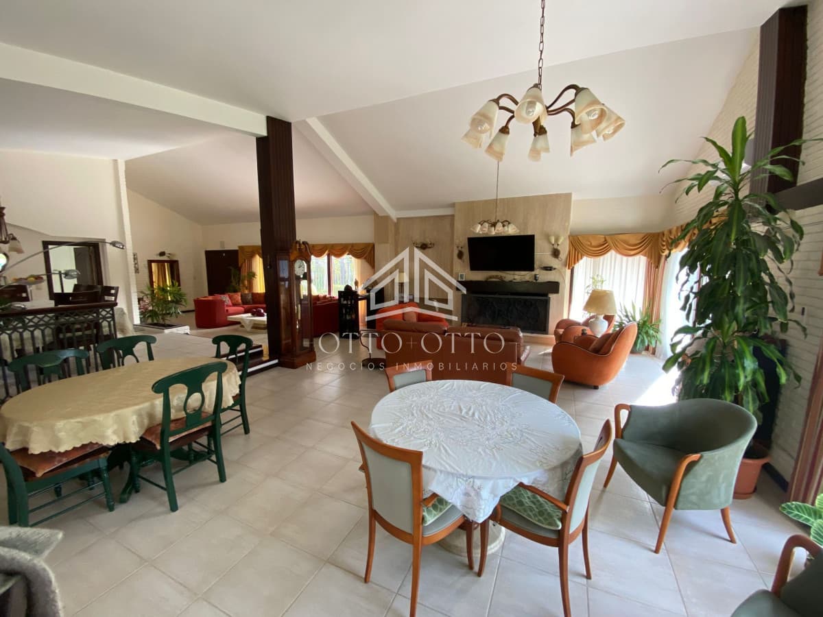 Casa en venta Lugano 5 dormitorios