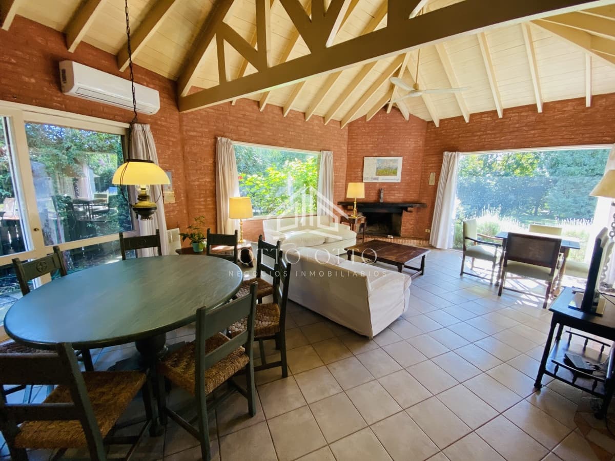 Venta casa cuatro dormitorios Punta del este barrio Arbolada parrillero y gran terreno