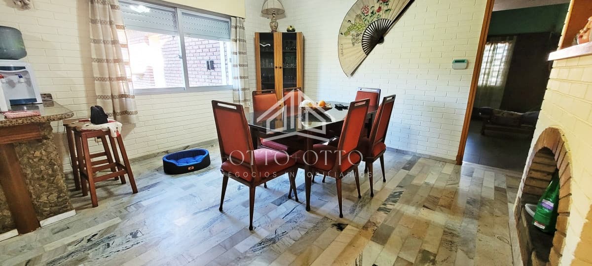 Casa en la Floresta, se escucha permuta por depto en Montevideo o Punta del Este