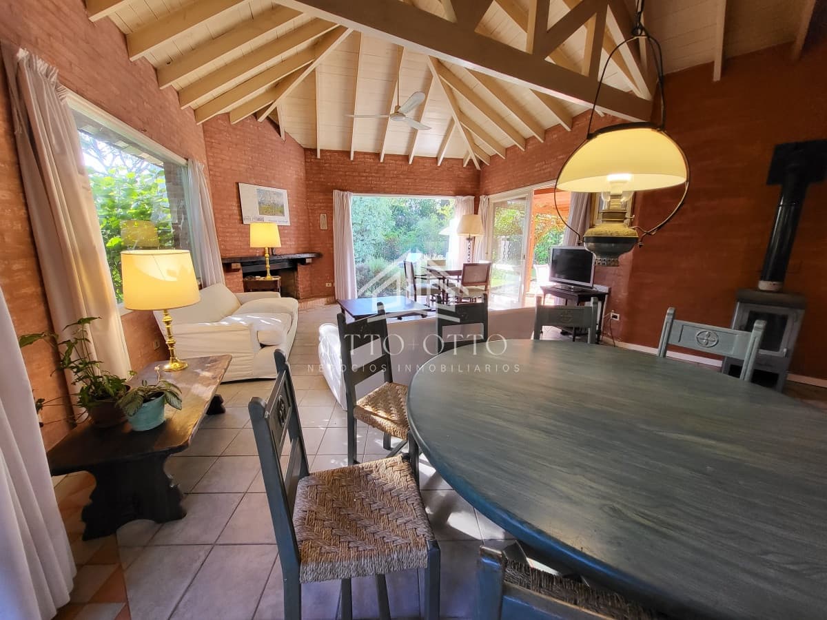 Venta casa cuatro dormitorios Punta del este barrio Arbolada parrillero y gran terreno