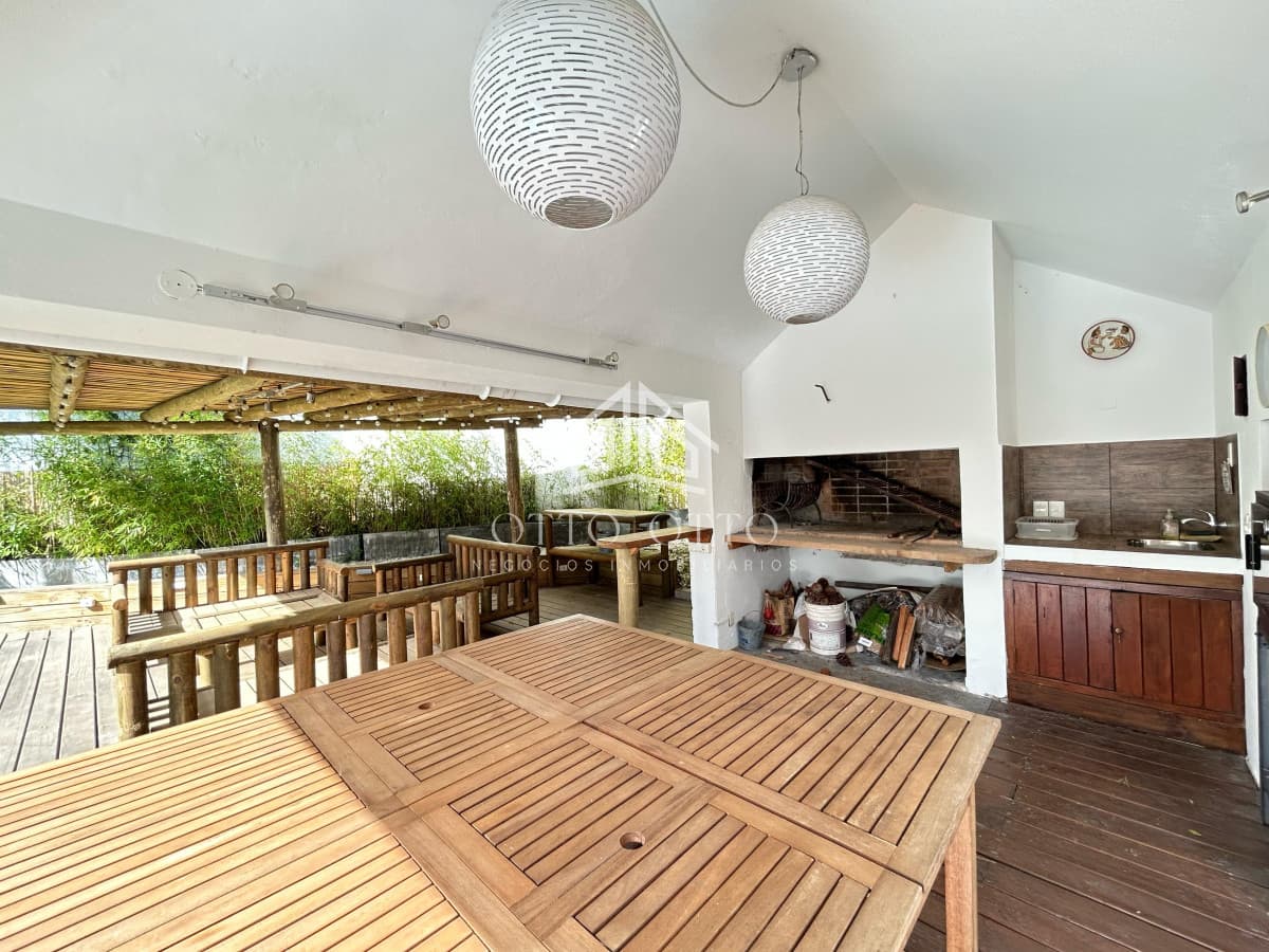 Venta casa siete dormitorios Punta del Este playa Mansa parrillero y piscina