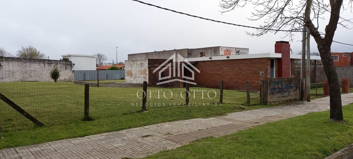 Terreno para vivienda permanente o construcción de Edificio