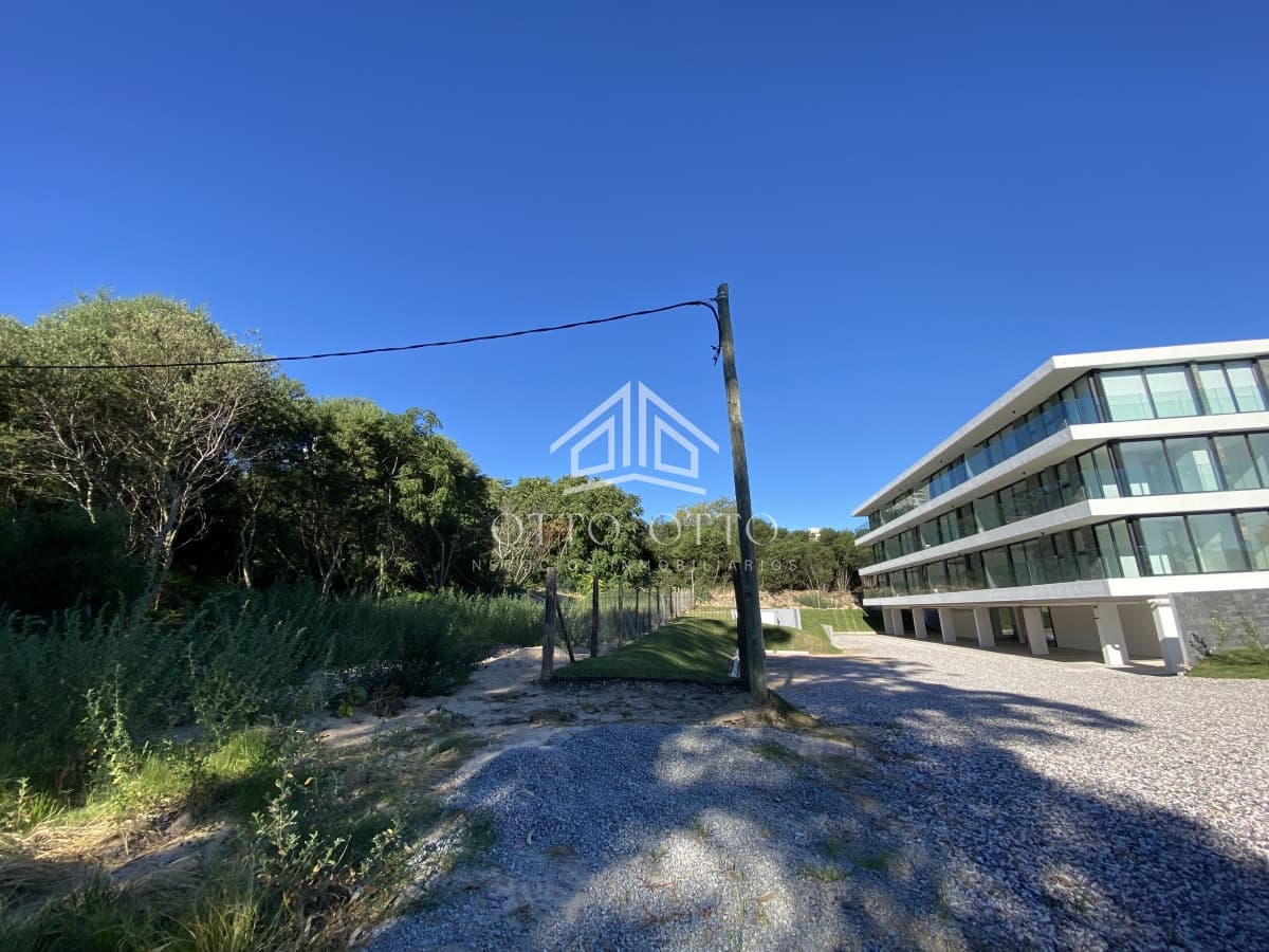 Terreno apto para bloque. Punta del Este