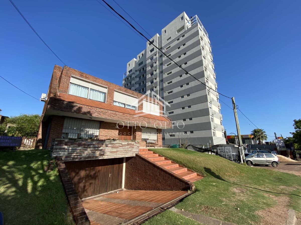 Casa con terreno apto PH, en venta Punta del Este