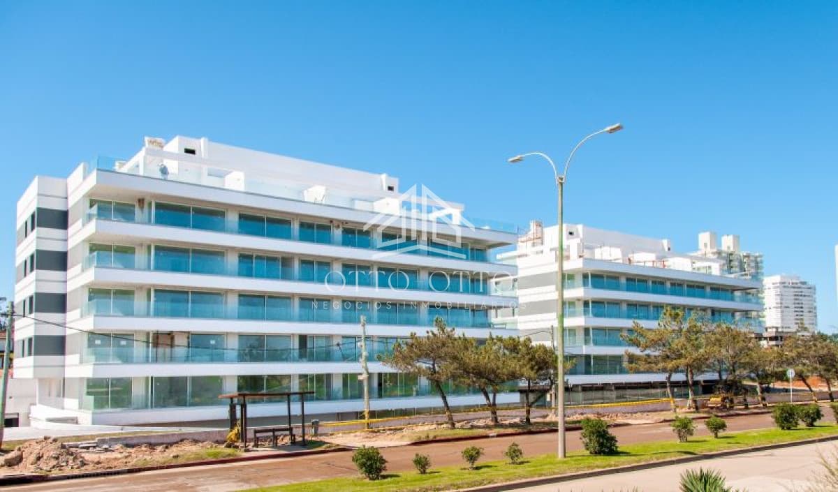Apartamento en venta Playa Mansa 2 dormitorios
