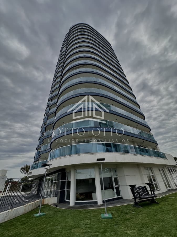Apartamento en venta y alquiler 3 dormitorios suite en Punta Del Este
