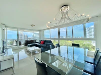 Apartamento de dos dormitorios en venta, Punta del Este.
